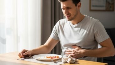 ¿Sensación de pesadez después de comer? No es el menú, este es el error que estás cometiendo