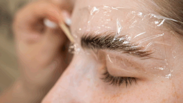 Laminado de cejas: ¿cuándo lo necesitas y cómo cuidarlo para evitar las cejas desordenadas?