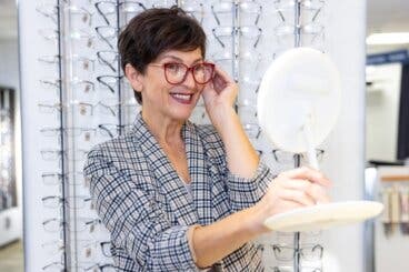 Cómo elegir unas gafas que te favorezcan: 4 consejos para no fallar