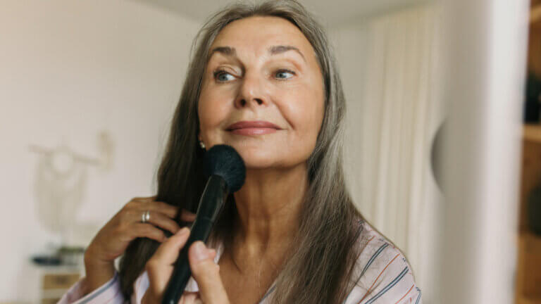 Maquillaje que se ve desgastado incluso recién aplicado: los 7 errores que no lo dejan brillar