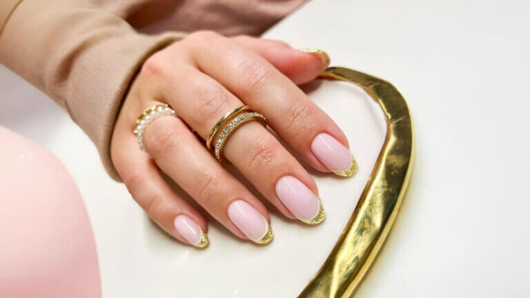 Estilos de manicura francesa moderna: 5 variantes y cuándo te favorece cada una
