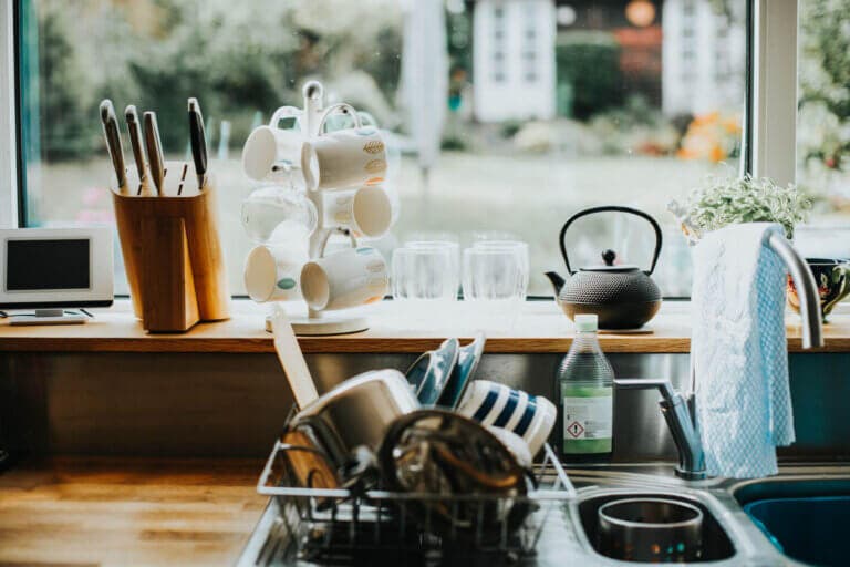 Ojo con estos 7 utensilios de la cocina: son los que más suciedad recogen