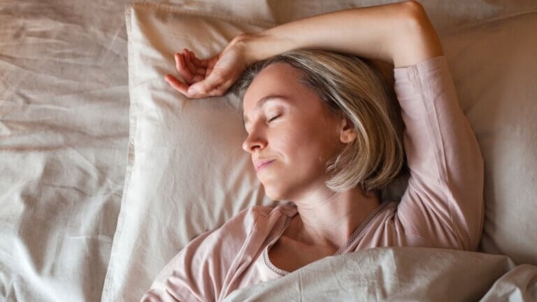 Esto es lo que ocurre en tu cuerpo mientras duermes (y no lo sabías)