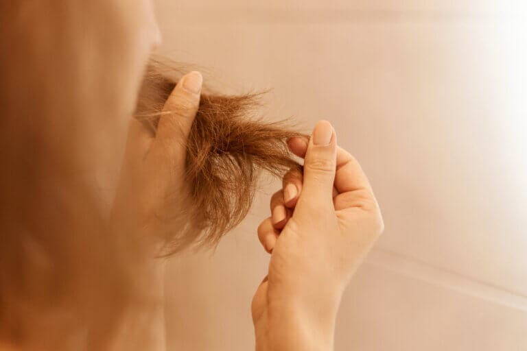 Cabello con frizz y sin brillo: 8 errores que hacen que tu pelo se quiebre y pierda belleza