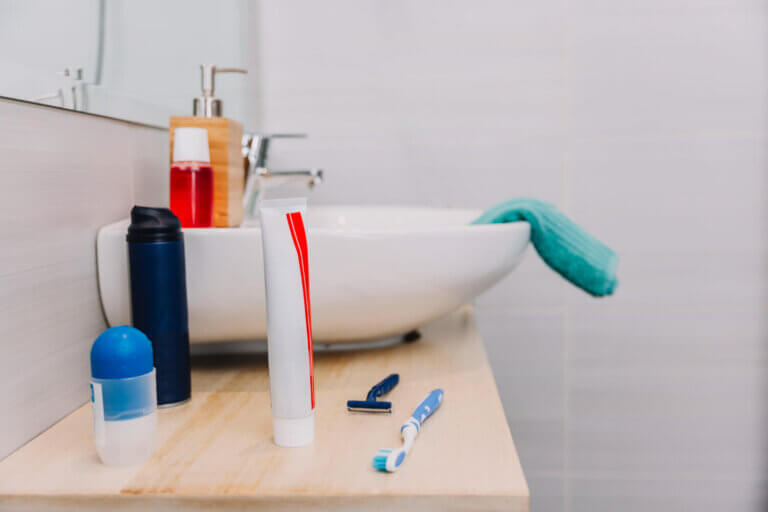 ¡No los dejes en el baño! 7 cosas que deberías guardar en otro lugar