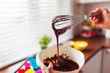 Cómo derretir chocolate sin que se queme o apelmace: 5 trucos que sí sirven