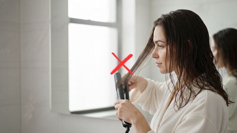 Los 5 hábitos de "cuidado del cabello" que realmente lo están maltratando