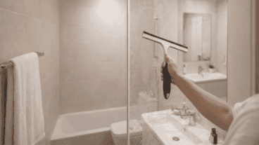 Cómo evitar malos olores y humedad en un baño sin ventanas: 5 hábitos y errores que marcan la diferencia