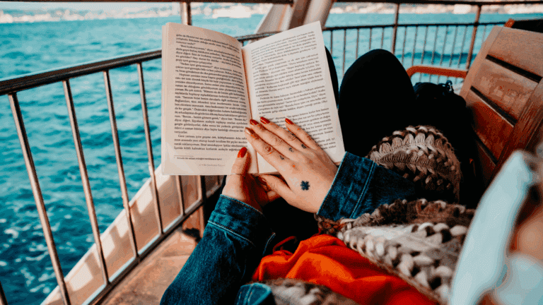 Cómo retomar la lectura cuando tienes poco tiempo: 7 espacios que puedes aprovechar