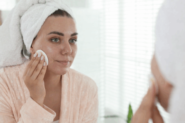 ¿Piel grasa? Esta rutina de mañana y noche te ayuda a controlarla sin resecar