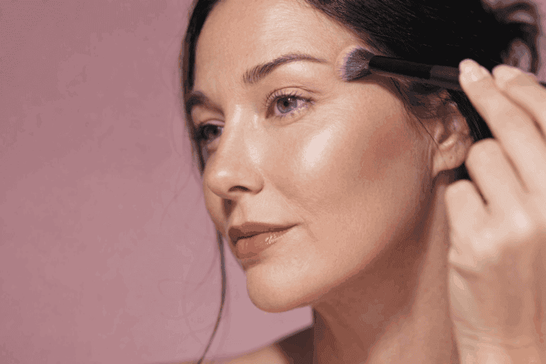 Strobing: la técnica de maquillaje que regresa para iluminar tu rostro