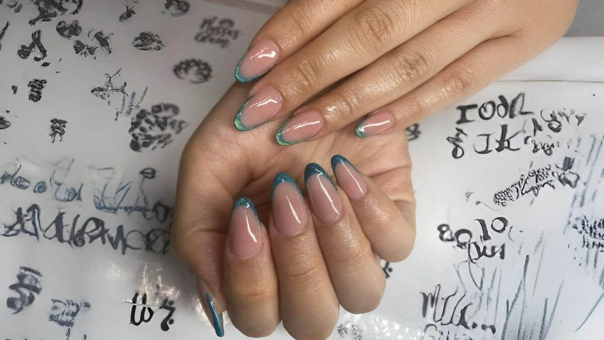 Uñas francesas con efecto ojo de gato