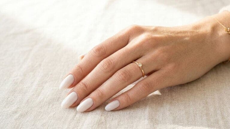 Blanco lechoso