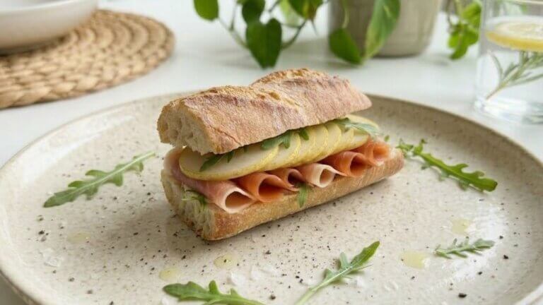 Bocadillo con pera y jamón