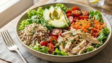 ¿Tu ensalada te da hambre al rato? Así puedes hacerla más completa sin cargarla de calorías