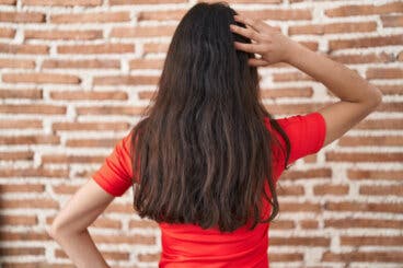 ¿Tu cabello se ve opaco sin importar que te apliques? 5 errores que matan el brillo y cómo evitarlos