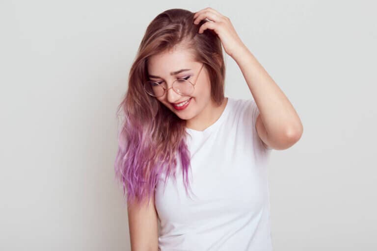 Cabello recién teñido: cómo devolver el brillo y suavidad sin afectar el color del tinte