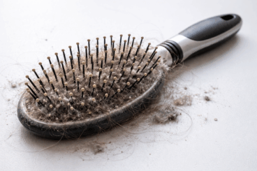 Pelusas y polvo en el cepillo del cabello: cómo dejarlo como nuevo en 5 pasos simples