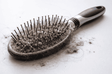 Pelusas y polvo en el cepillo del cabello: cómo dejarlo como nuevo en 5 pasos simples
