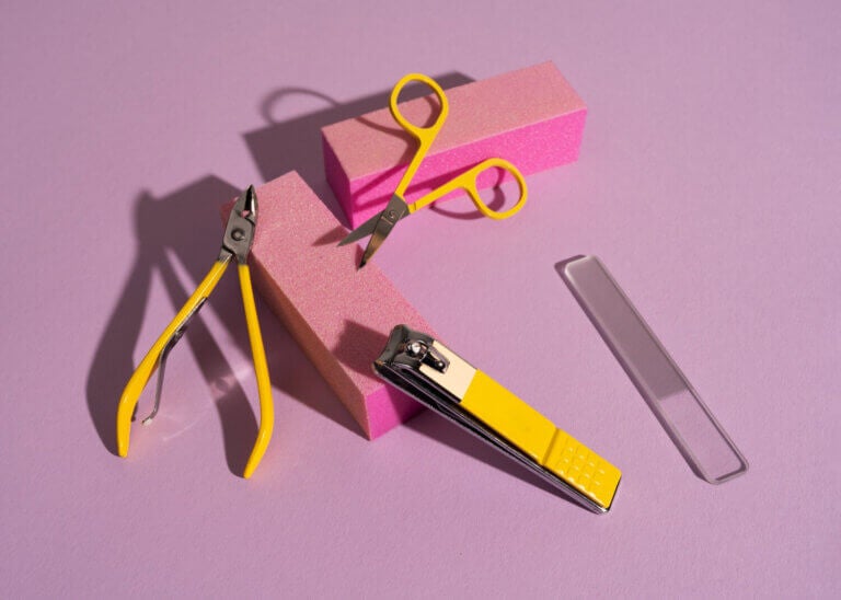 Cortaúñas, limas y más: cómo limpiar tu kit de manicura correctamente