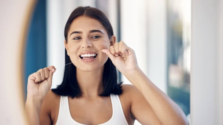 Los 5 cuidados básicos para encías que previenen la inflamación