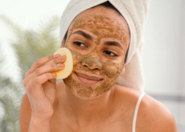 Los 6 errores de exfoliación que irritan y dejan tu piel más sensible de lo normal