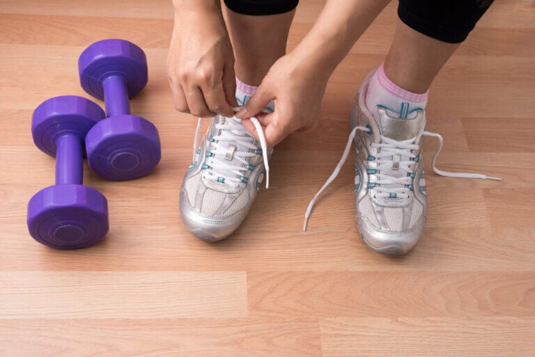 ¿Tus zapatillas huelen mal con frecuencia? 5 motivos por los que ocurre y cómo evitarlo