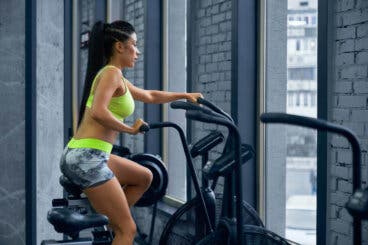 6 formas de ganar resistencia física sin salir a correr