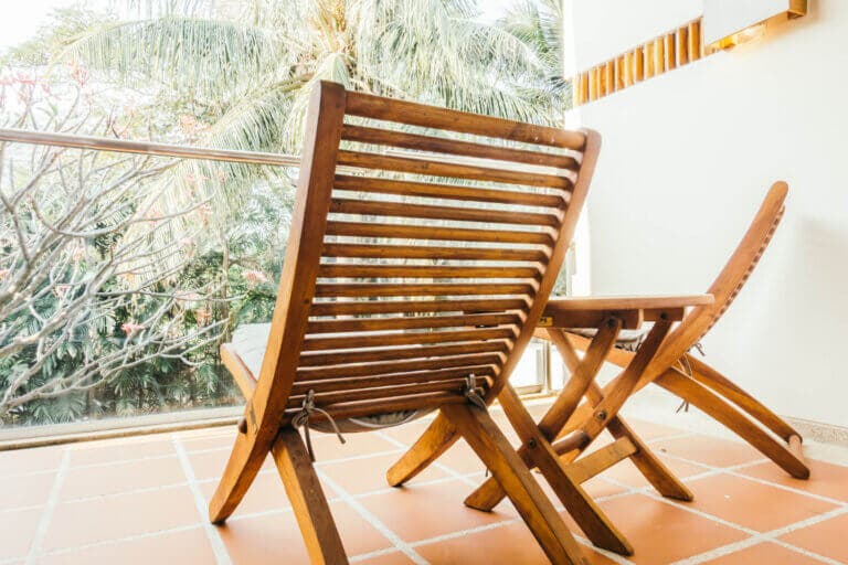 Los 5 cuidados para que tus muebles de teca duren más sin dañarse