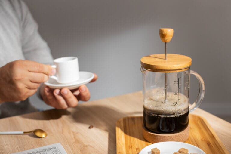 6 errores con la prensa francesa que arruinan un buen café