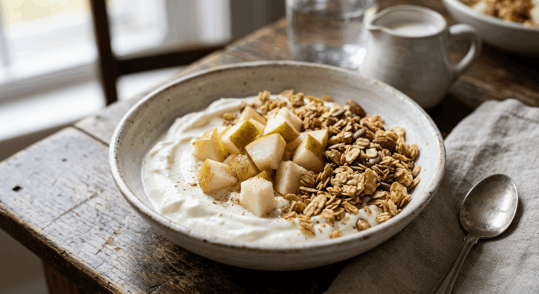 Yogur cremoso con pera y avena