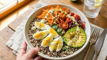 Tu comida en 10 minutos: cómo preparar un bowl rápido y sabroso que te quite el hambre