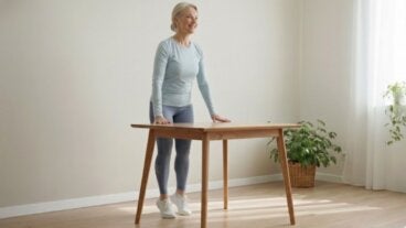 5 movimientos diarios para mantener piernas fuertes después de los 50 años