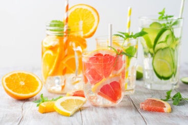6 bebidas frescas y ligeras para acompañar tus comidas