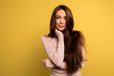 6 cuidados para que el cabello suelto se vea más sedoso y brillante