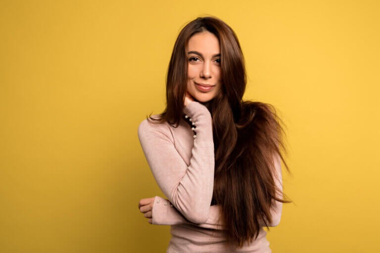 6 cuidados para que el cabello suelto se vea más sedoso y brillante