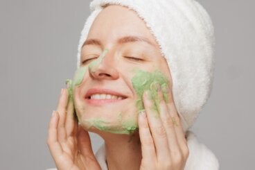 Cómo hacer 3 mascarillas de aguacate clásicas para un rostro más suave y nutrido
