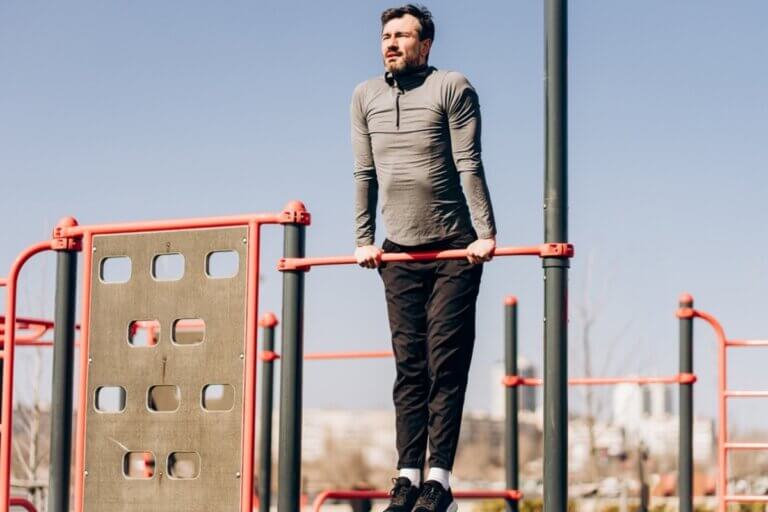 Los 7 ejercicios que debes dominar antes de intentar un muscle up