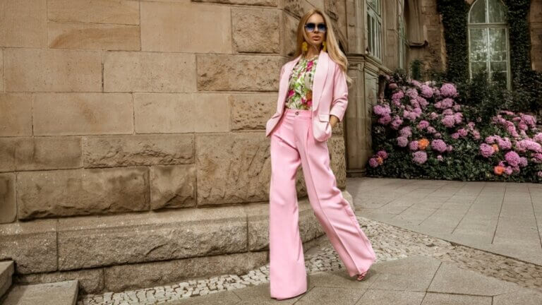 ¿Cuáles son los pantalones que ayudan a ver las piernas más largas?