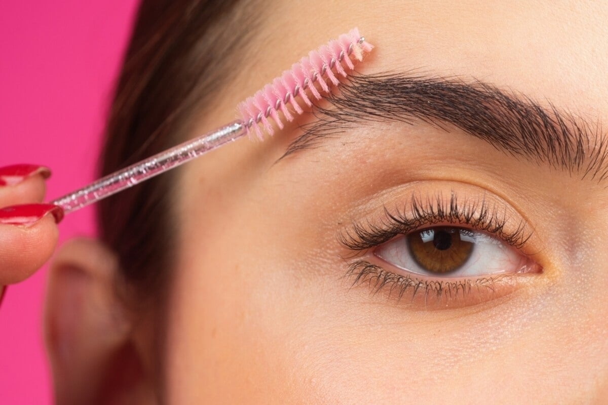 Peinar cejas