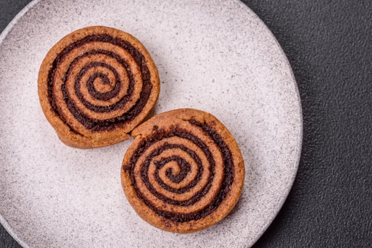 Rollito de canela con chocolate