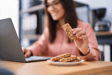 8 snacks de oficina que puedes comer frente al ordenador sin ensuciar ni molestar con olores