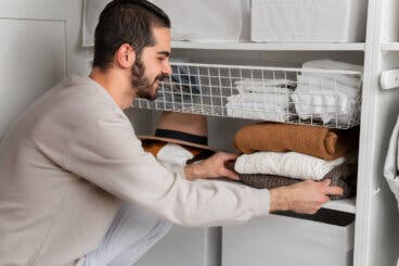 ¿Vives con mucha humedad? 8 cuidados para evitar moho en tus muebles y armarios