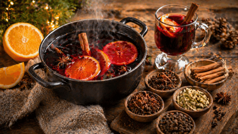 Cómo preparar un vino caliente en casa: 6 especias que no fallan