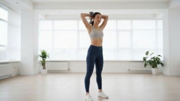 7 ejercicios con mancuernas ligeras para tonificar los brazos