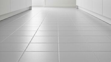 Adiós a las juntas de los azulejos: 4 opciones modernas fáciles de limpiar