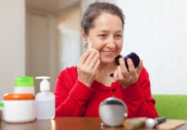 Cómo aplicar corrector en piel madura para una mirada más fresca y natural
