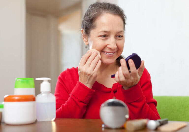 Cómo aplicar corrector en piel madura para una mirada más fresca y natural