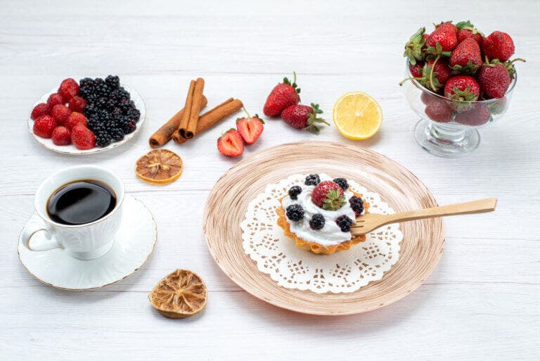 6 formas fáciles de incluir frutos rojos en tus desayunos