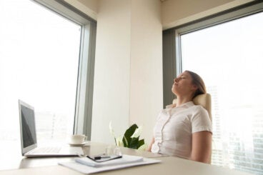Cómo hacer una pausa de respiración de 5 minutos durante el trabajo